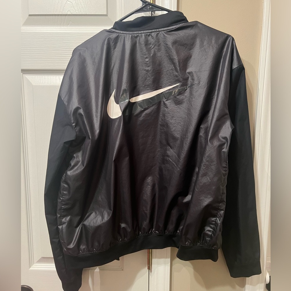 Women’s Nike running windbreaker size L - Picture 6 of 8